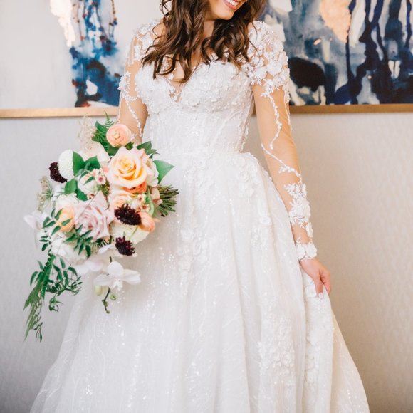 Yaniv Persy Wedding Dress - Picture 2 of 9